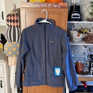 Woman’s size small lightweight Columbia jacket.